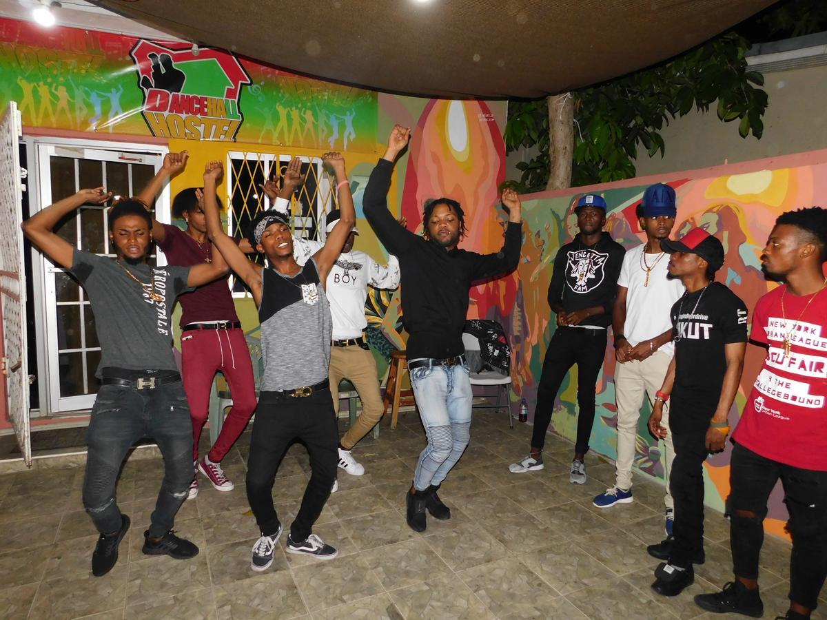 Dancehall Hostel 金斯敦 外观 照片